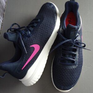 NIKE
